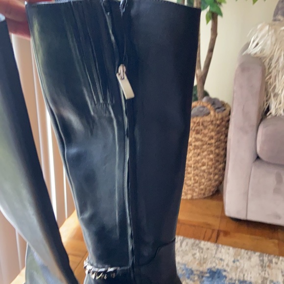 Boots - Picture 4 of 11